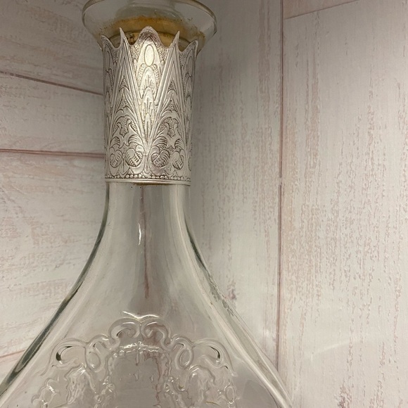 Vintage prohibition shot glass and decanter with federally illegal stamped - Picture 6 of 10